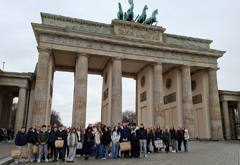 Walls, Wonders & Weihnachts